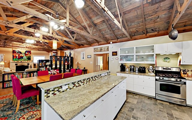 Huge Lake Travis - 4 Bedroom Home