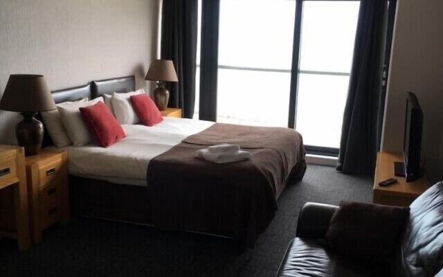 Number 44 Hotel & Bar