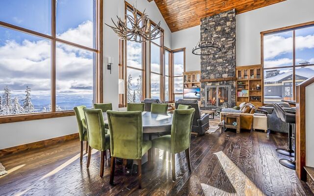 Inuksuk Lodge 4800 sq ft of Excellence
