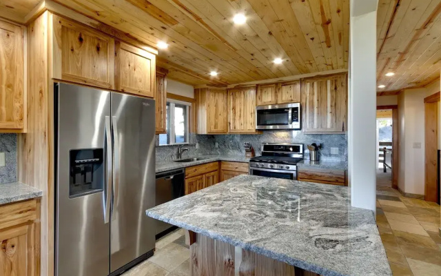 Tall Pine Chalet 3 Bedroom Home