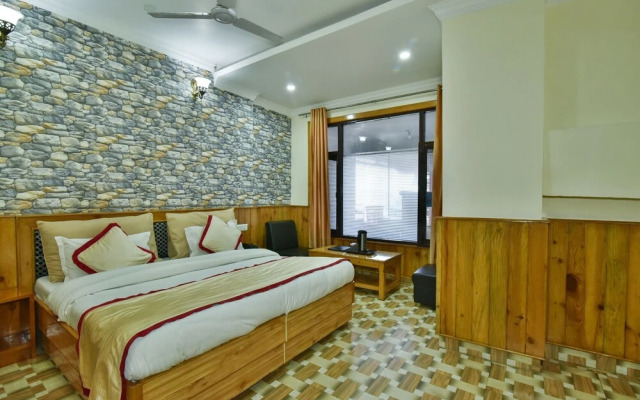 The Posh Hotel near Mall Road with Hassle Free Covered Parking