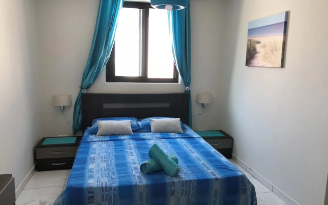 Sea View 2 Bed Apartment Close to Beach