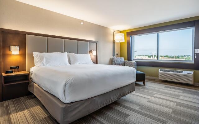 Holiday Inn Express and Suites-Platteville by IHG