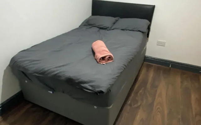 Room in Guest Room - Nice big Room in Coventry