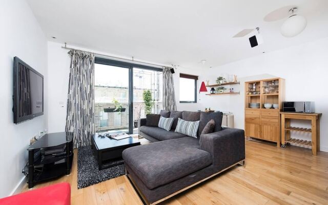 Stylish 2BR flat with balcony, near King’s Cross!