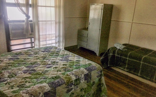 The Royal Carrangarra Hotel – Guest Rooms – Tambo
