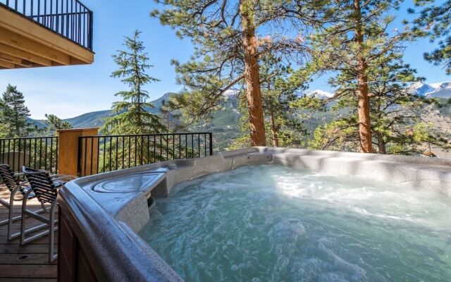 Cedar Lower Luxury Vacation At Windcliff 2 Bedroom Home by RedAwning