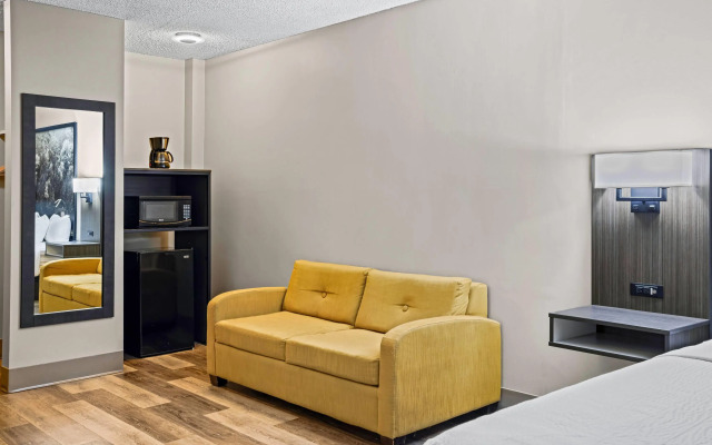 Super 8 by Wyndham Thunder Bay