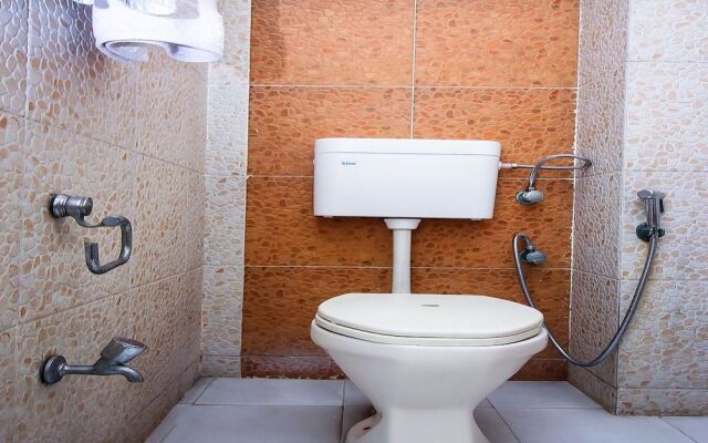 OYO 16382 Hotel Sinjara