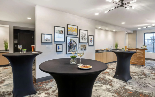 Cambria Hotel Denver Downtown RiNo
