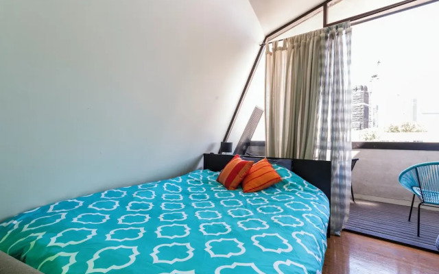 Melbourne Skyline Suite CBD with views
