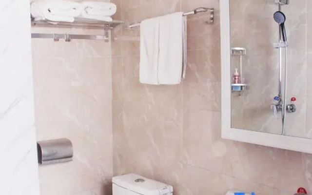 Kelining Chain Hotel(Luozhuang Baoli Wealth Plaza Store)