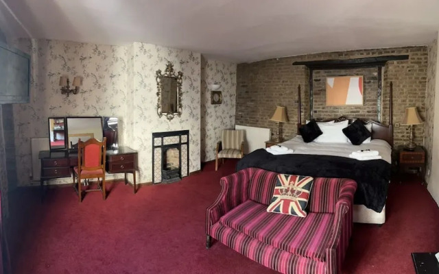 The Rose and Crown Hotel