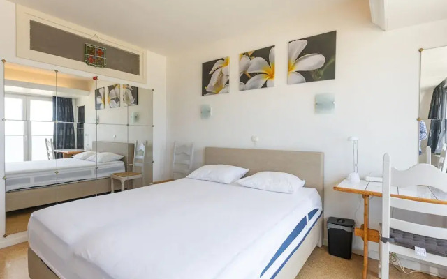 Nice Apartment With Shared Pool