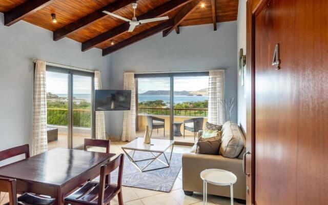 Modern - immaculate unit in Flamingo with spectacular ocean views