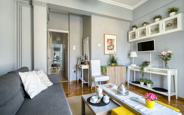 Snug apartment in Αθήνα with veranda