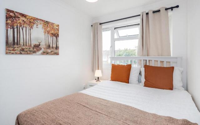 Tms Lovely 3 Bed House-tilbury-free Parking