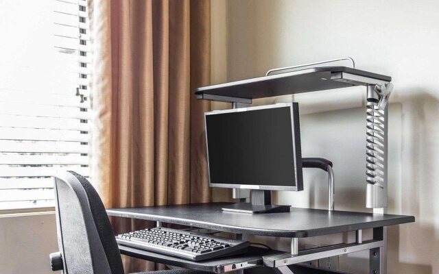 Country Hearth Inn & Suites