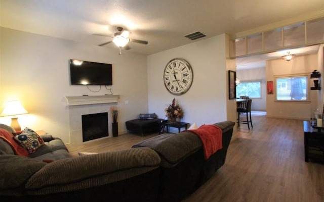 Gorgeous Meridian Home W/community Pool!