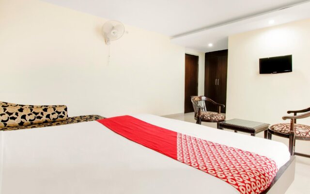 OYO 3336 Hotel Mantri Residency