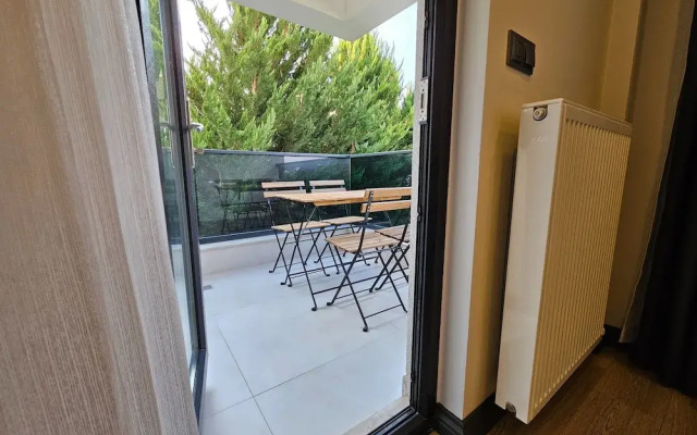 New Flat Large Living Space 2-5 Near By Lara Beach