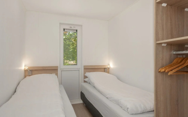 Modern Lodge With Dishwasher, Near Helmond