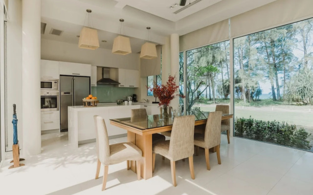 Splash Beach Villa Resort
