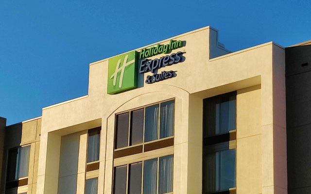 Holiday Inn Express Hotel & Suites DFW Airport South, an IHG Hotel