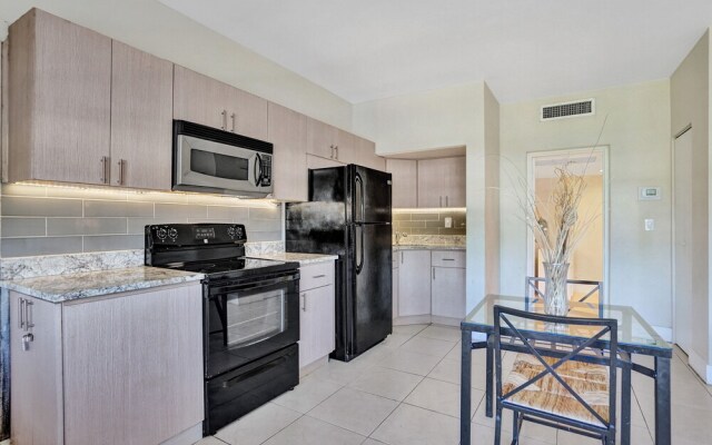 Gorgeous River-view Apartment Hallandale Beach :)