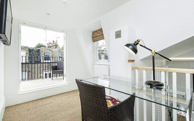 Top Floor Flat - Mimosa Street