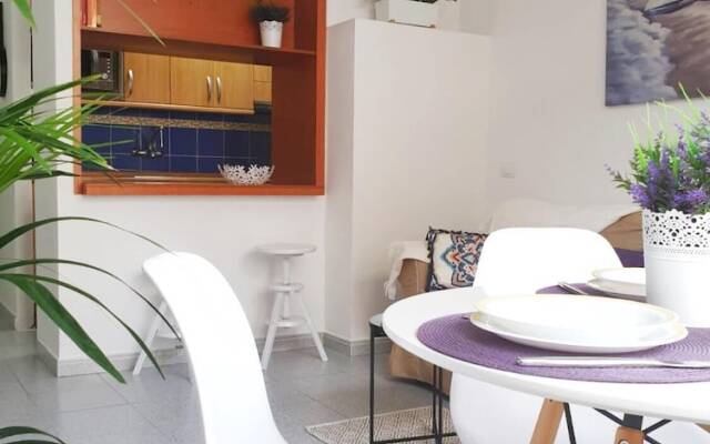 Vives Beach Flat by Canary365