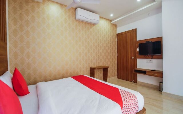 OYO 24327 Royale Sejour