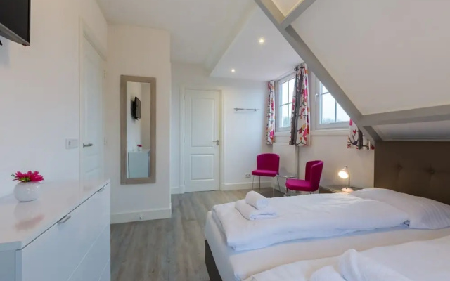 Picturesque Holiday Home in Oostkapelle near Beach