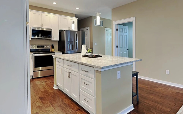 Mins to Downtown Rookwood Retreat 1y 2