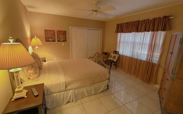 Luxury Florida Villa by RedAwning