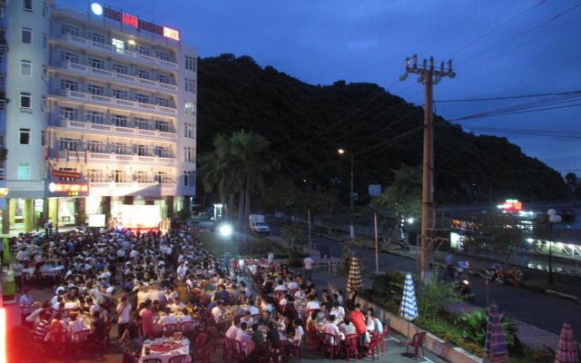 Hung Long Harbour Hotel