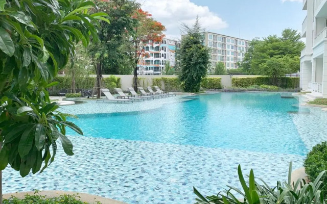 The Summer Hua Hin by Pantakarn