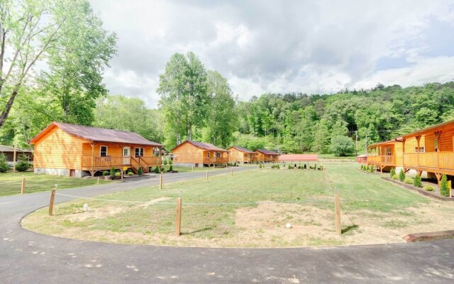 Cozy Cabin on Tuckasegee River - Near Bryson City