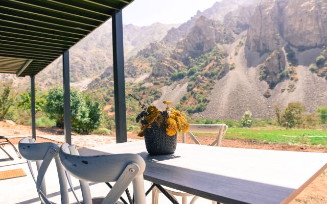 Arevi Hotel