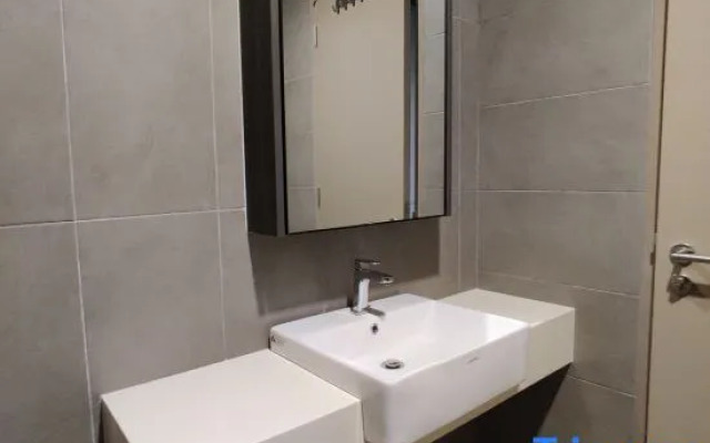 Mossaz by OliverHome - 2Pax - SmartTV - Hextar World - 1Utama