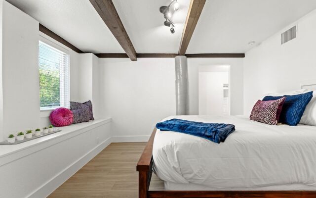 Style & Serenity - Steps Away From South Congress