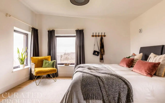 Stunning 5 Bedroom New Build With Amazing Views