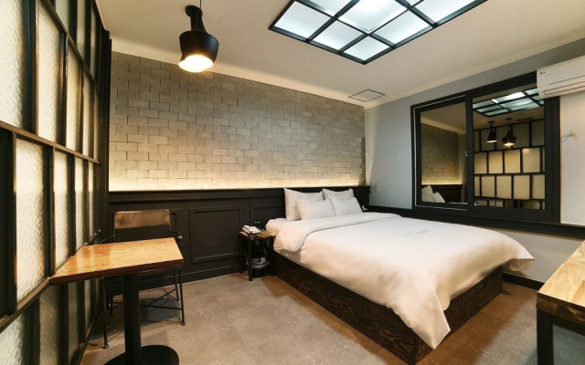 Yeosu 1st Avenue Hotel