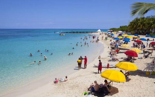 Nianna Coral Bay Luxurious Townhouse- 3