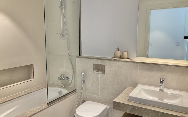 SuperHost - Stylish Apartment Facing Creek Harbour