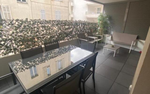 2 pièces avec terrasse et piscine cannes Croisette