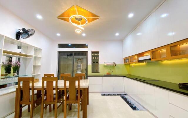 Gold Pig Homestay & Apartment