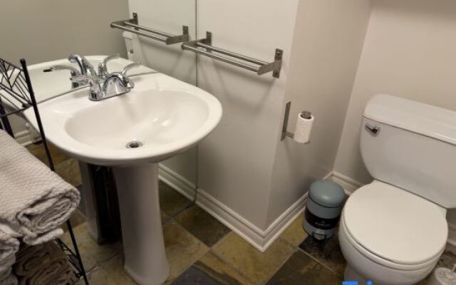 Superb 2 Bed in Plateau 10Min to Mont-Royal Metro