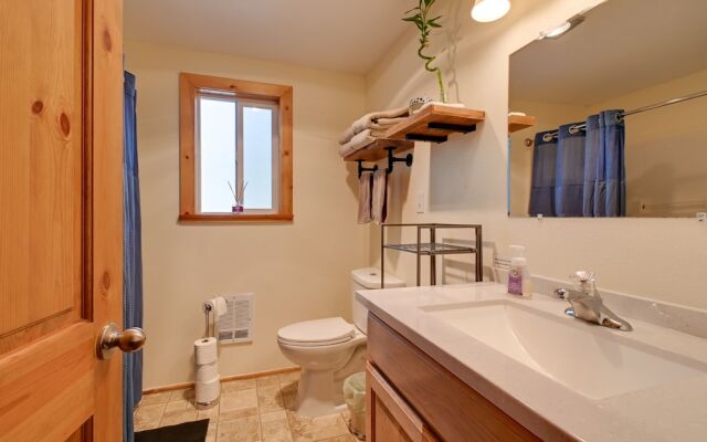 Cozy Ashford Home - 5 Mi to Rainier Nat'l Park!
