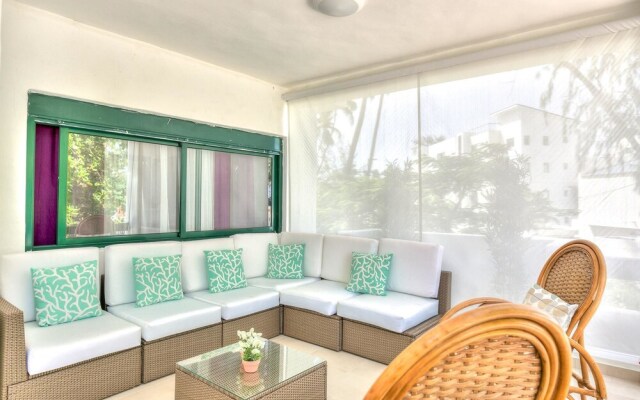 Scenic Oceanfront Apartment With a Walking Distance to the Beach